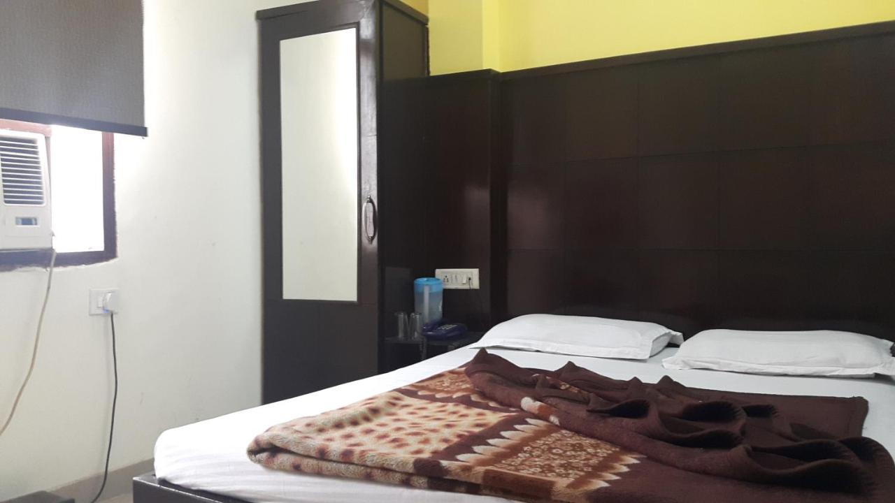 Hotel Shreeram Deluxe New Delhi Exteriör bild