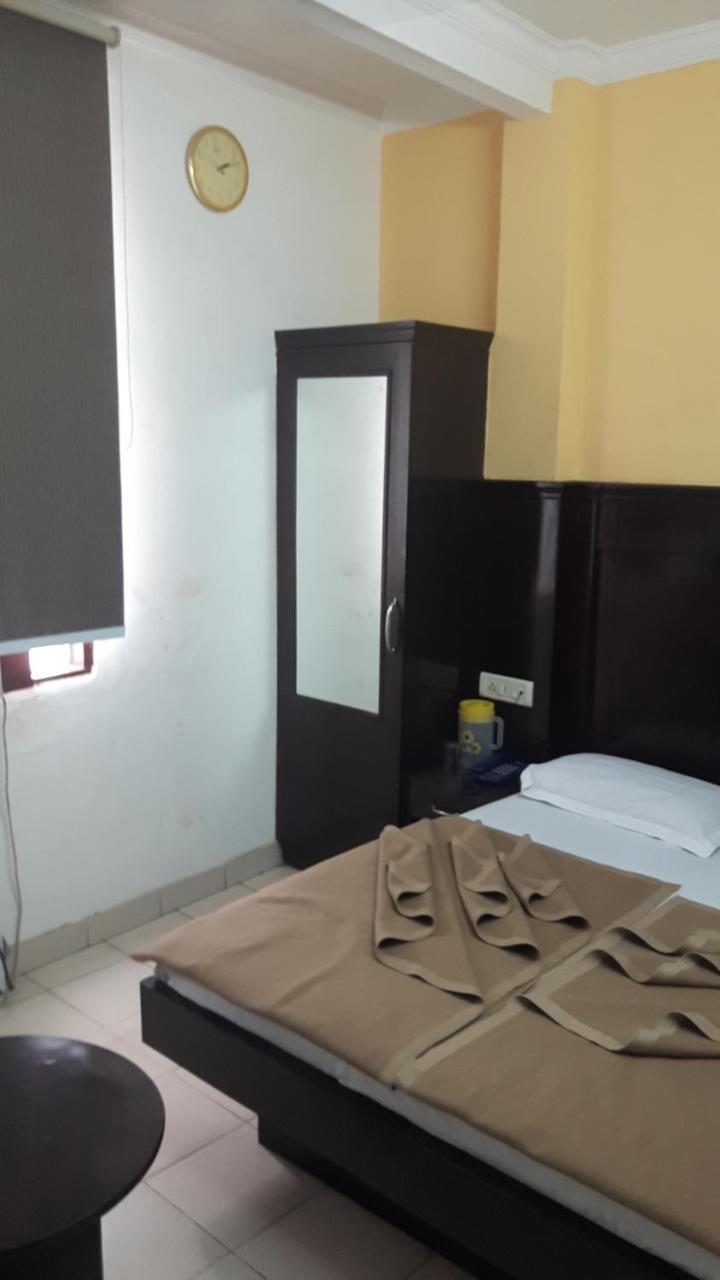 Hotel Shreeram Deluxe New Delhi Exteriör bild