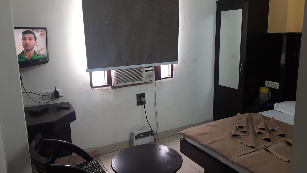Hotel Shreeram Deluxe New Delhi Exteriör bild